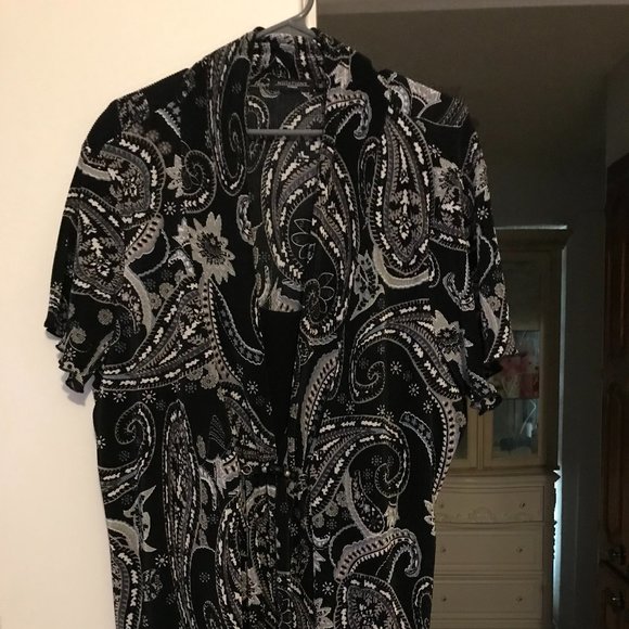 Notations Woman jacket/blouse, 3X, black and gray with attached black tank. - Picture 2 of 12